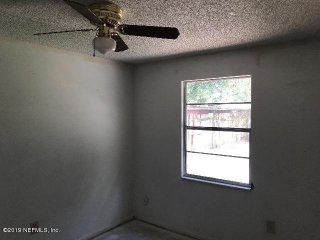 2465 Justin Road North Jacksonville, FL 32210 - Photo 3 of 18 0DEE543C-AC2D-4E52-AF9F-0F67C1E13FFE