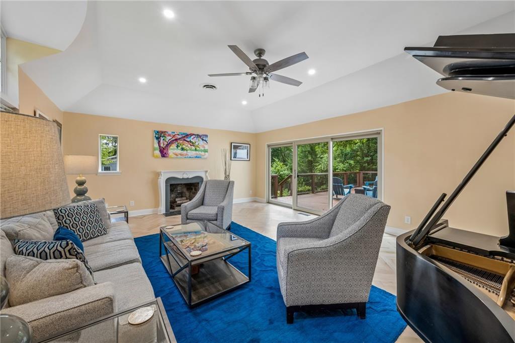 2211 Hill Park Court Decatur, GA 30033 - Photo 10 of 34