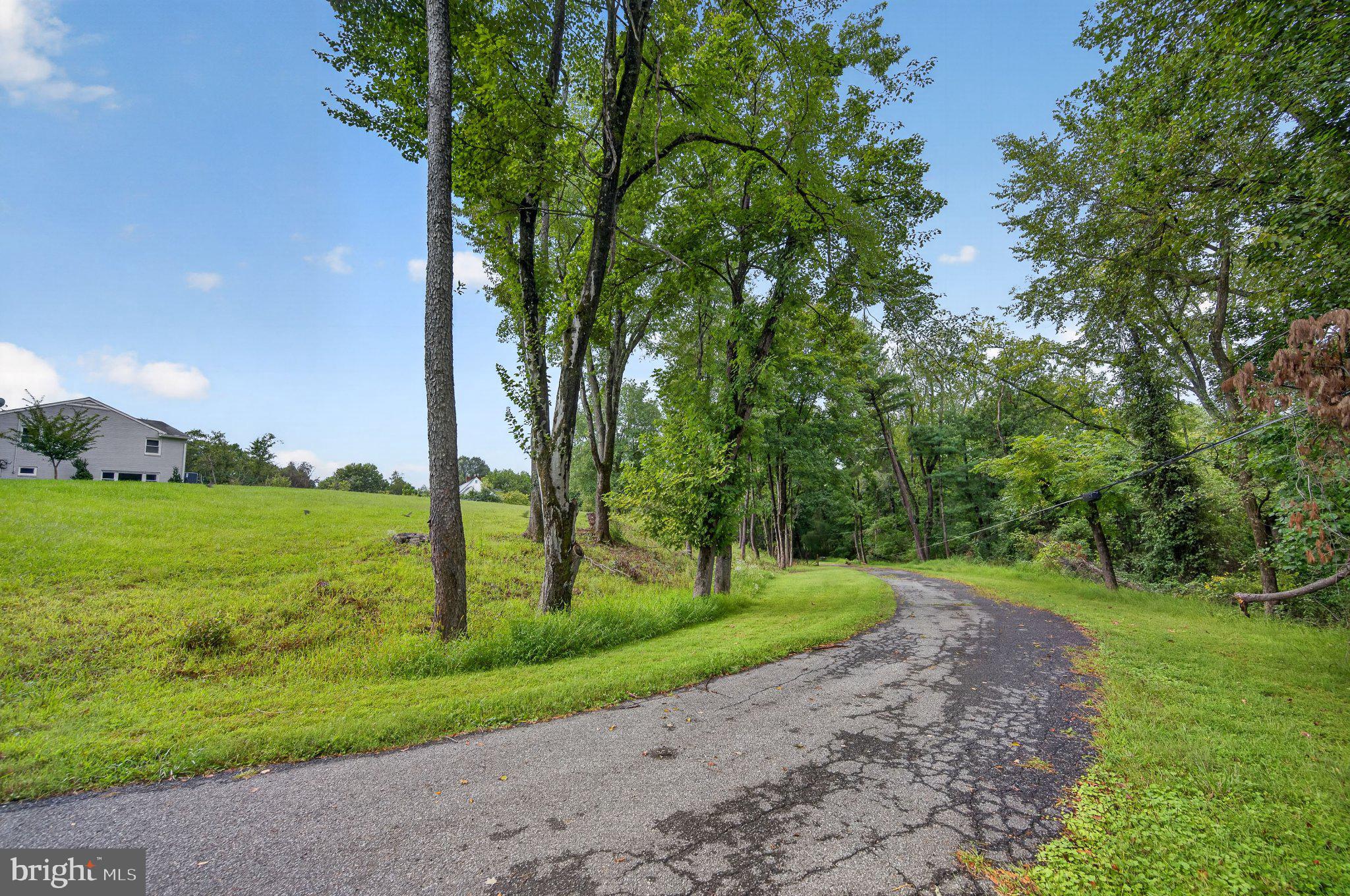 10022 Colvin Run Road Great Falls, VA 22066 - Photo 4 of 16 Gallery Image 4