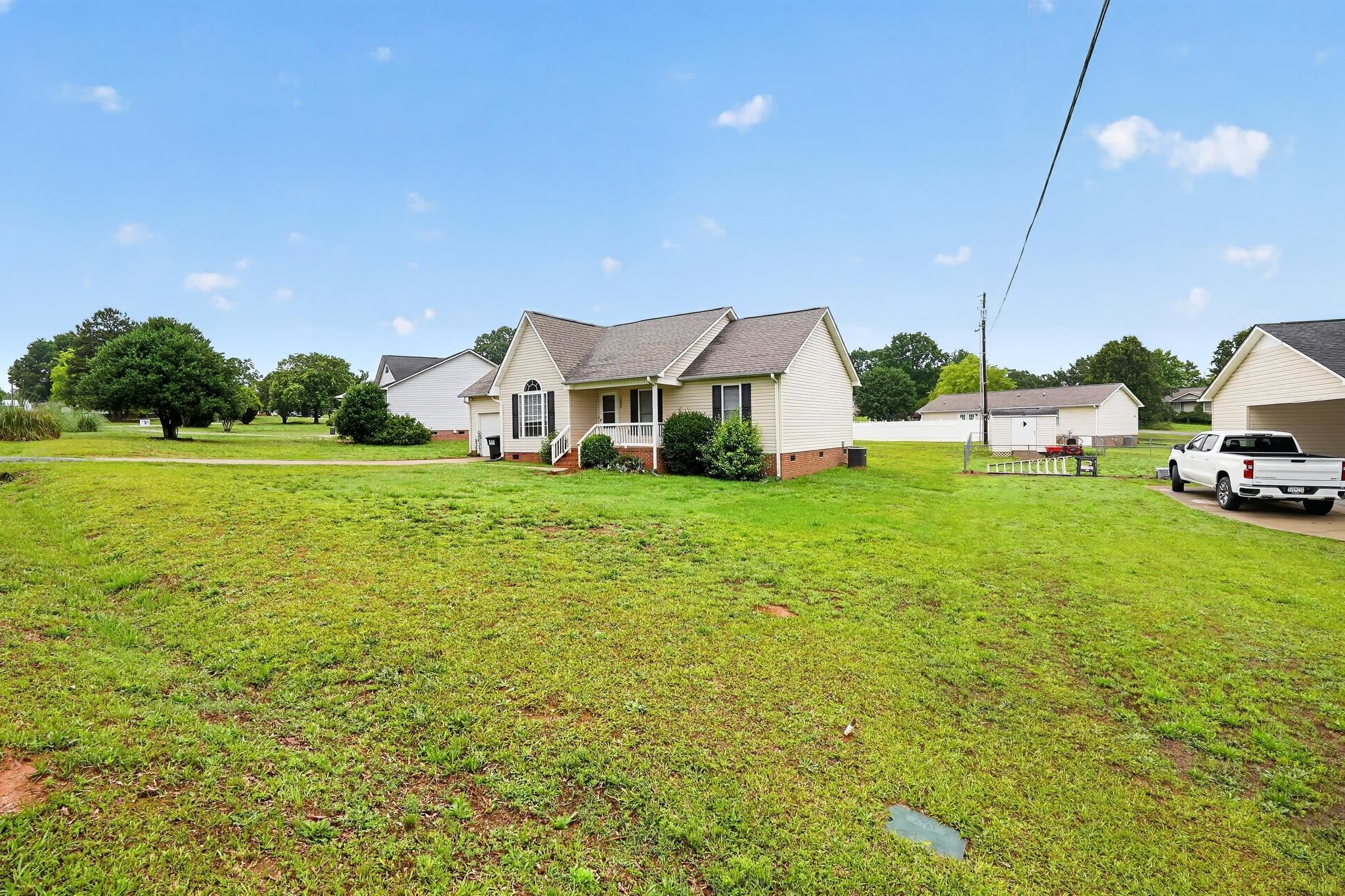 2202 Rolling Green Road Anderson, SC 29621 - Photo 3 of 19