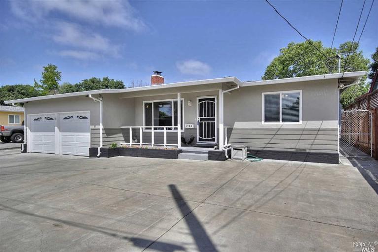 706 Corlano Avenue Santa Rosa, CA 95404 - Photo 1 of 1 WONDERFUL CURB APPEAL