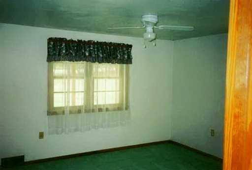 289 Logan Road Imperial, PA 15126 - Photo 3 of 5 Gallery Image 3