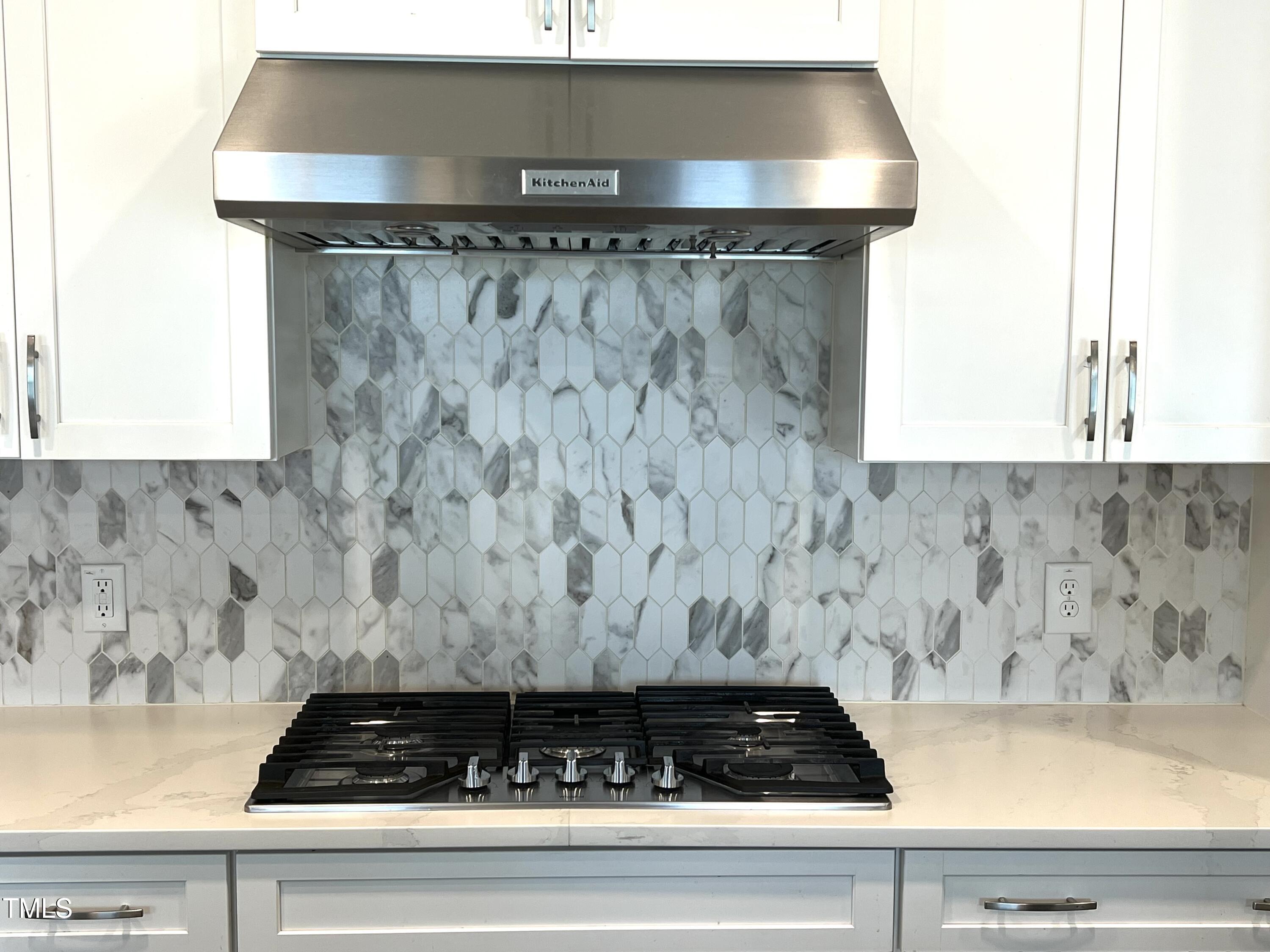 10530 Sablewood Drive, Unit 113 Raleigh, NC 27617 - Photo 15 of 61 a close up of a stove