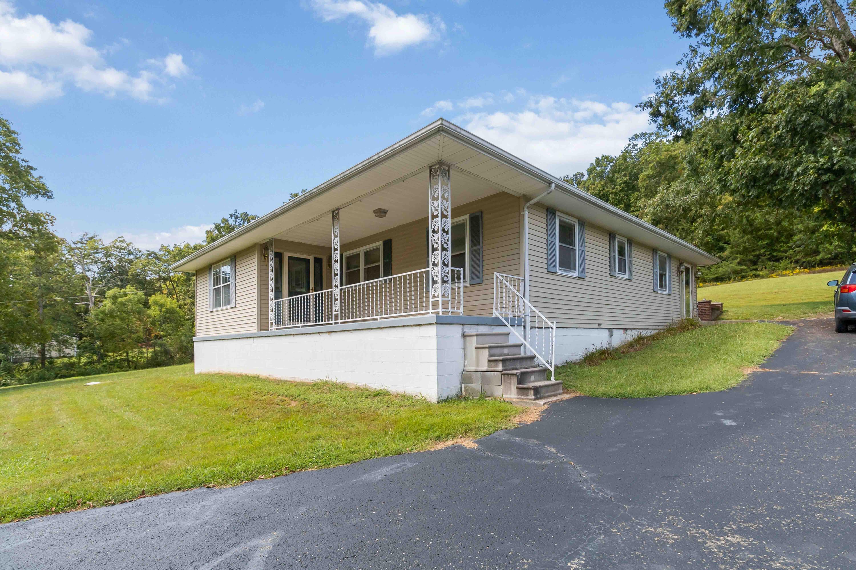 1450 Carter School Road Stanford, KY 40484 - Photo 2 of 59 002