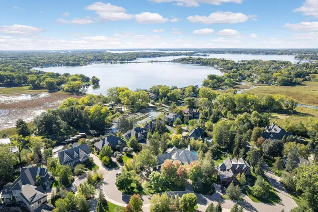 $3,195,000 | 16110 Crosby Cove, Minnetonka, MN 55391