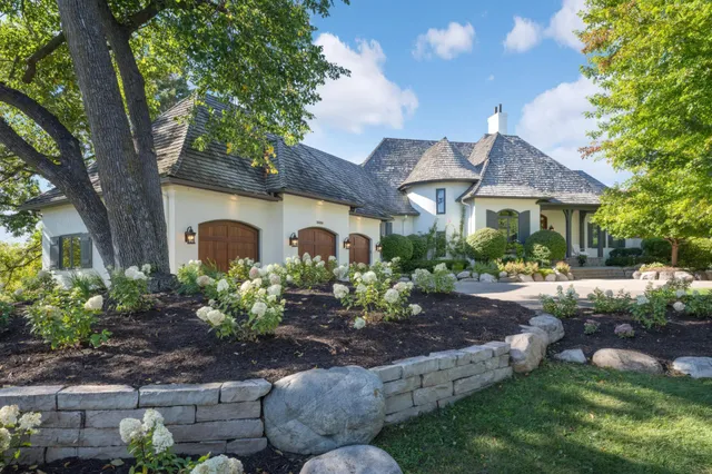 $3,195,000 | 16110 Crosby Cove, Minnetonka, MN 55391