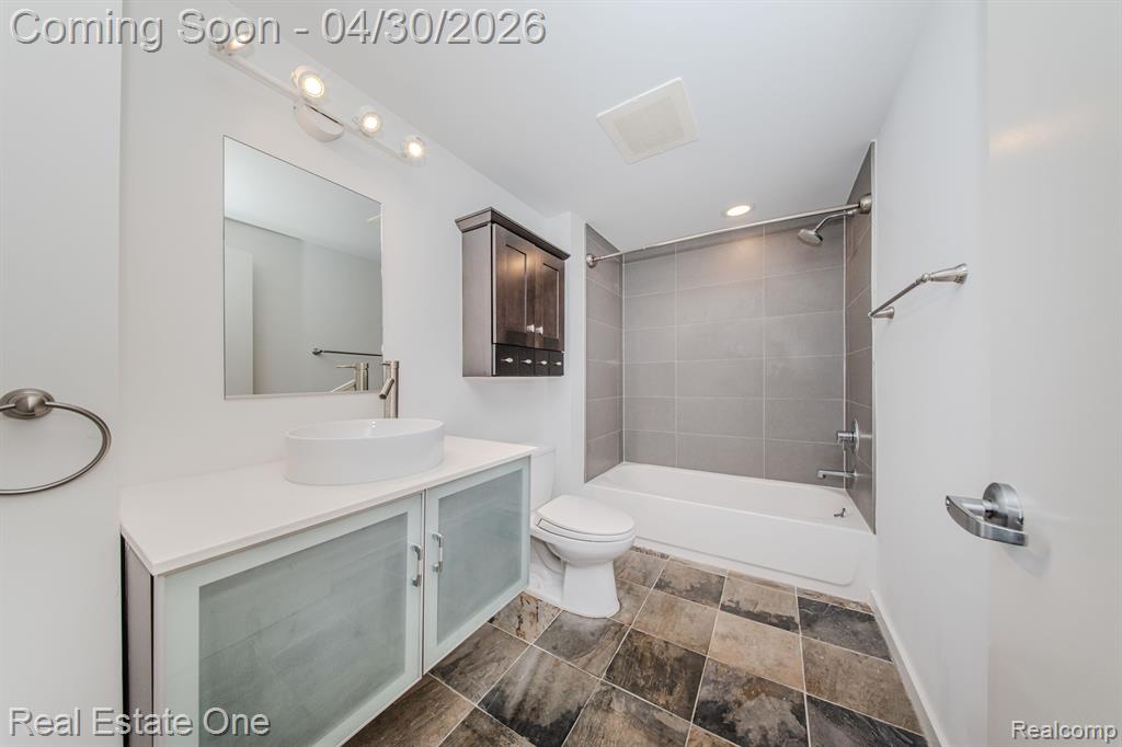 211 East 9 Mile Road, Unit 215 Ferndale, MI 48220 - Photo 28 of 34