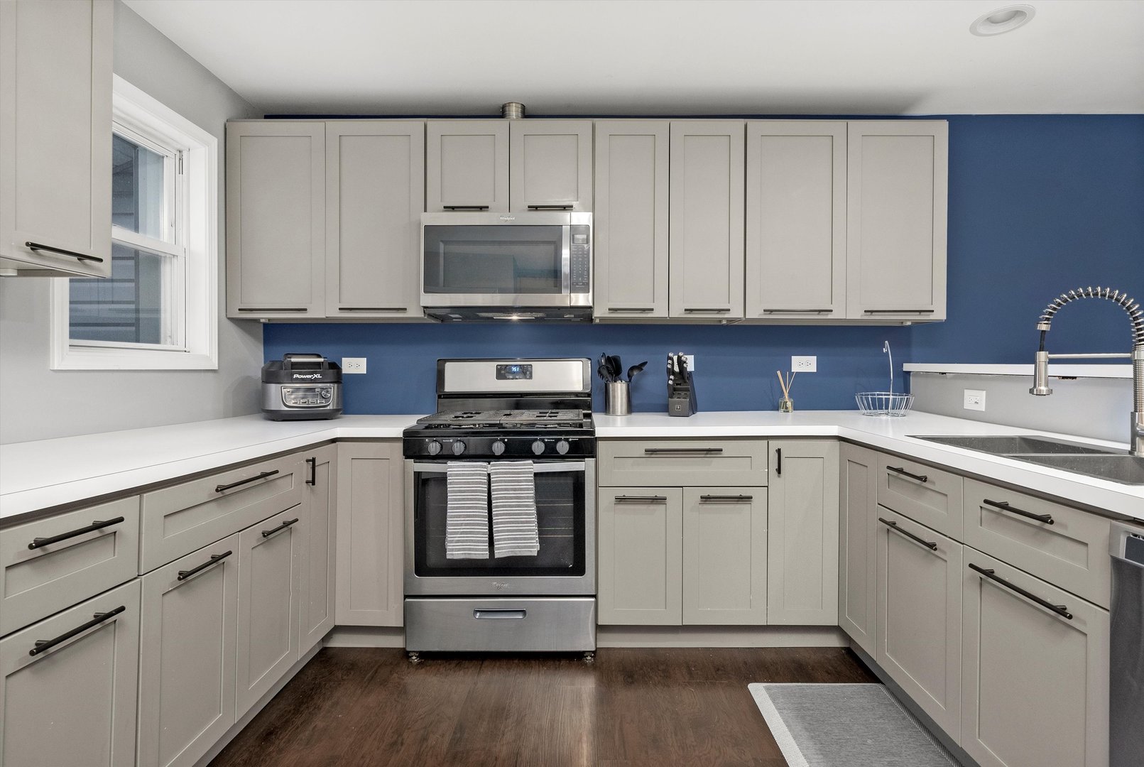 7124 Crest Road Darien, IL 60561 - Photo 13 of 46 Gallery Image 13