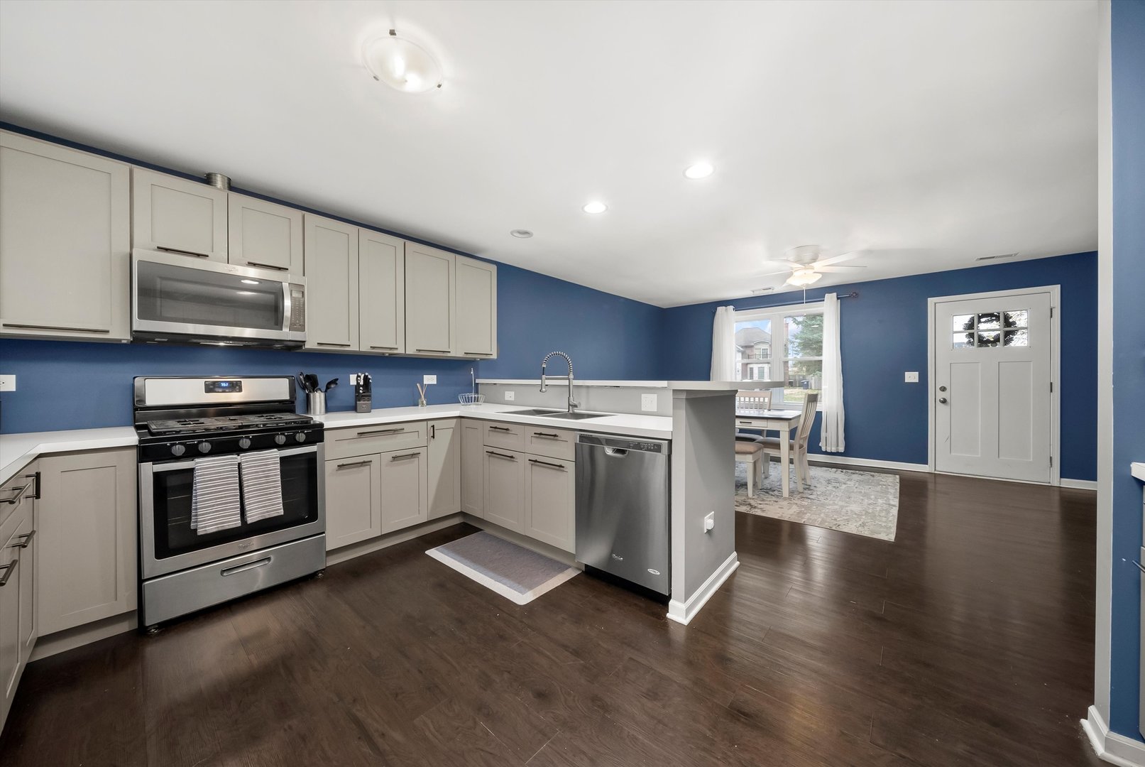 7124 Crest Road Darien, IL 60561 - Photo 14 of 46 Gallery Image 14
