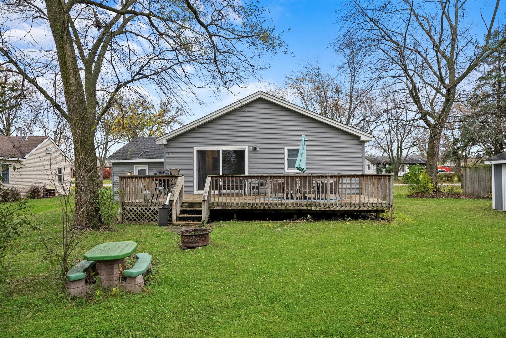 7124 Crest Road Darien, IL 60561 - Photo 36 of 46 Gallery Image 36