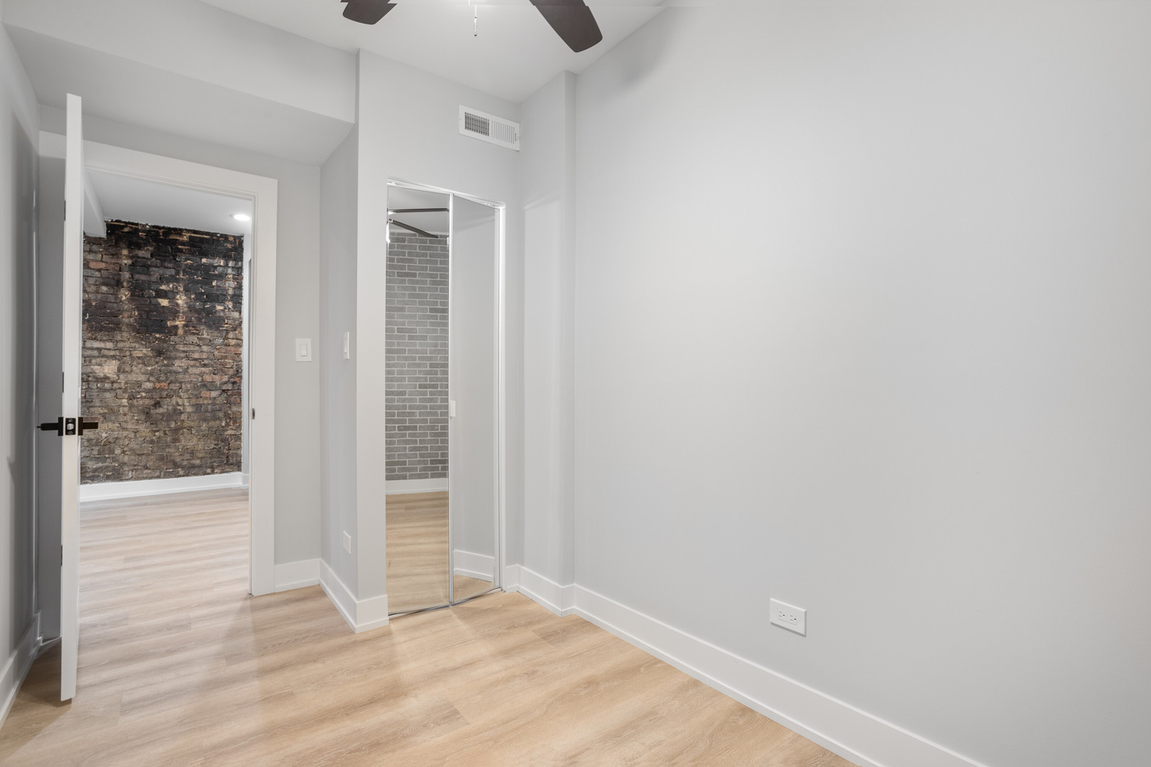 1554 West Juneway Terrace, Unit 3R Chicago, IL 60626 - Photo 6 of 8 an empty room with wooden floor and windows