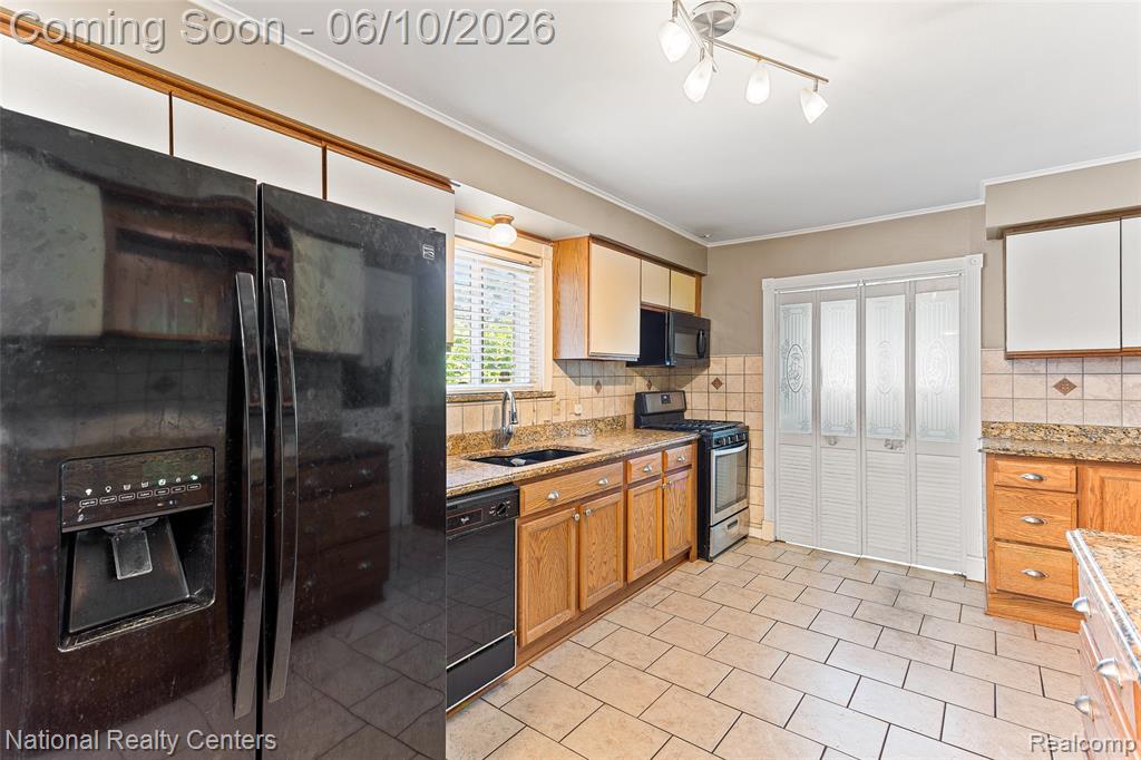 23950 Meadowbrook Road Novi, MI 48375 - Photo 9 of 39