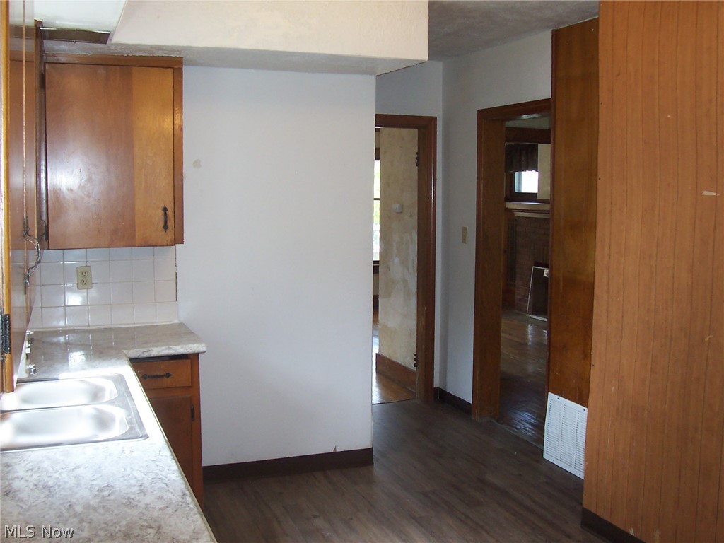 1025 Chalker Street Akron, OH 44310 - Photo 7 of 29 Gallery Image 7