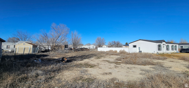 230 Maple Street, Unit 27 Wellington, UT 84542 - Photo 4 of 9 View of yard featuring a residential view