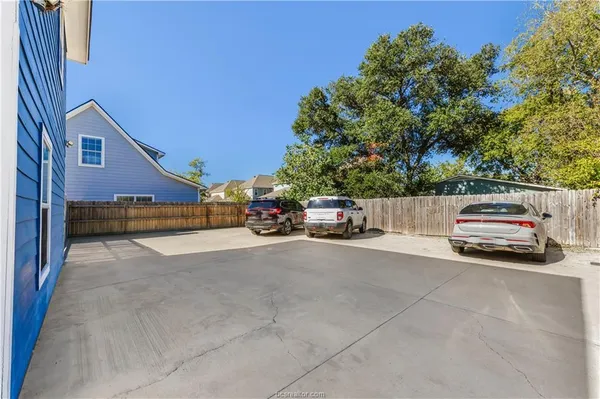 $3,899 | 117 Sterling Street, College Station, TX 77840