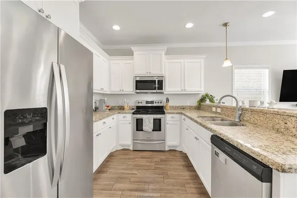 $3,899 | 117 Sterling Street, College Station, TX 77840