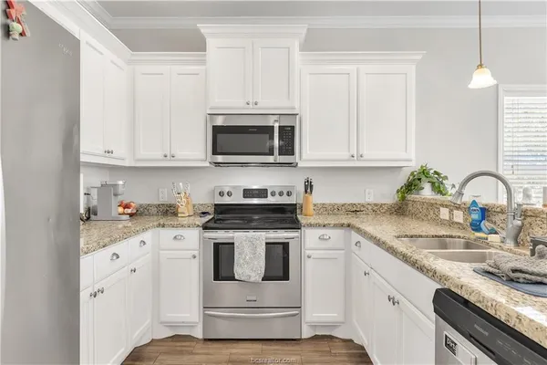 $3,899 | 117 Sterling Street, College Station, TX 77840