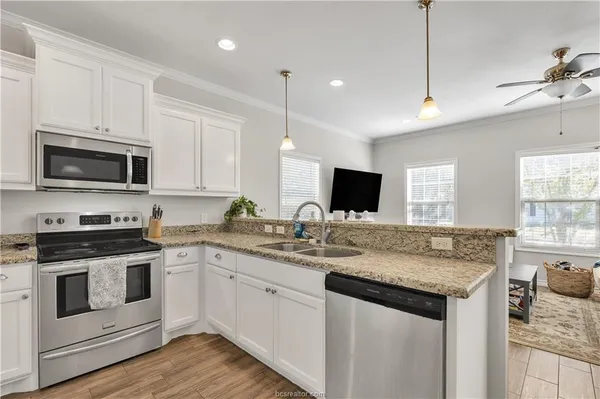 $3,899 | 117 Sterling Street, College Station, TX 77840