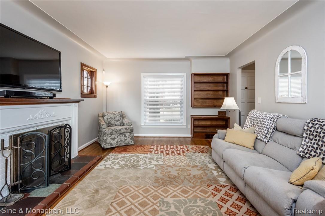 459 Maison Road Grosse Pointe, MI 48236 - Photo 2 of 40 459 Maison S027.jpg