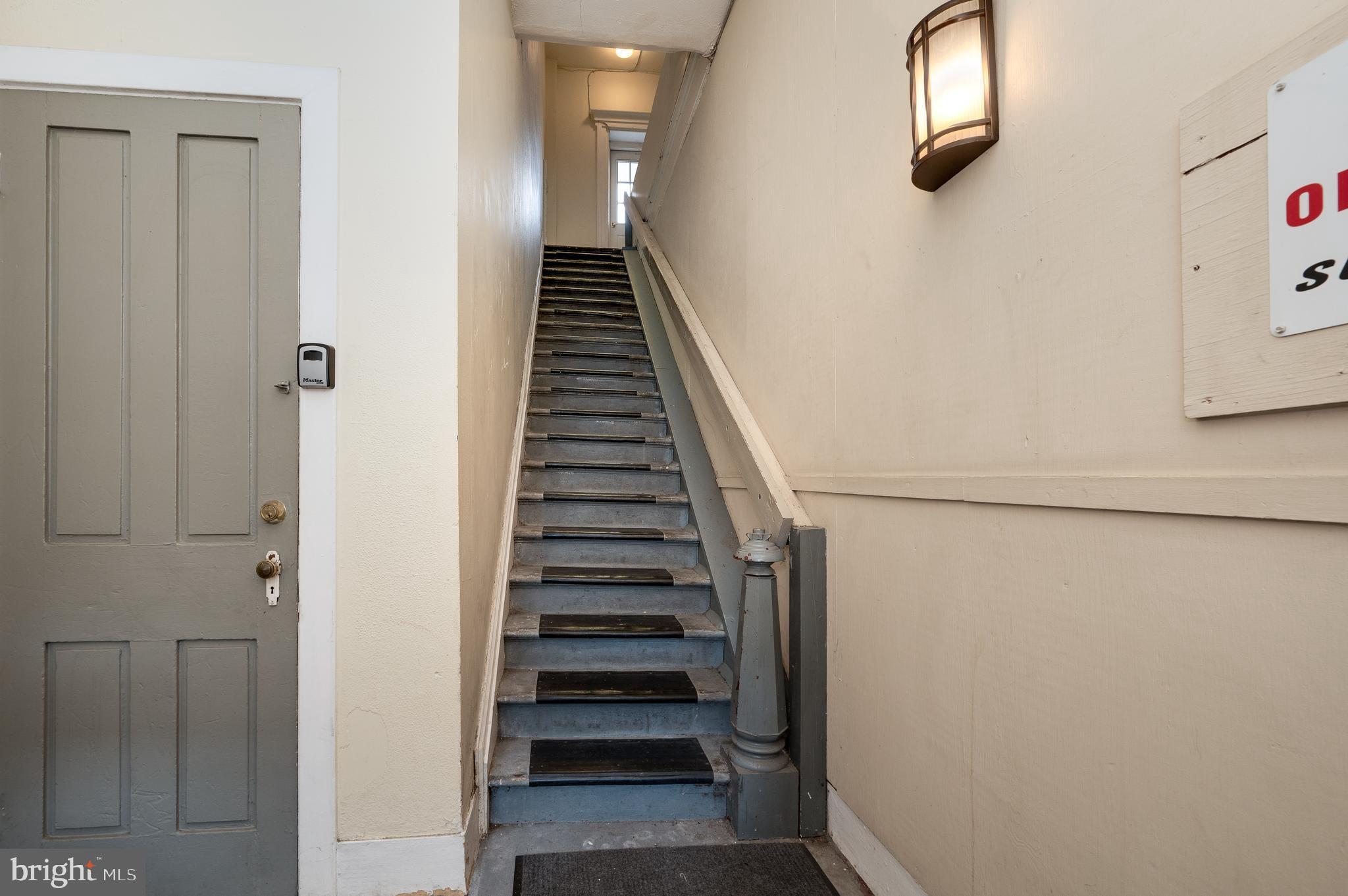 302-4 West Main Street Kutztown, PA 19530 - Photo 27 of 37 a view of an entryway with hallway