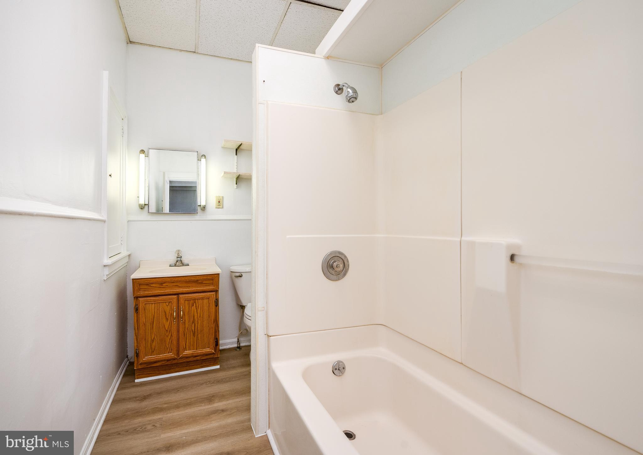 302-4 West Main Street Kutztown, PA 19530 - Photo 5 of 37 a bathroom with a tub