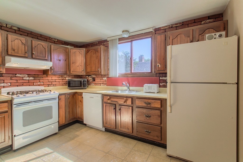 11 Coolidge Road Lynn, MA 01902 - Photo 19 of 30 Gallery Image 19