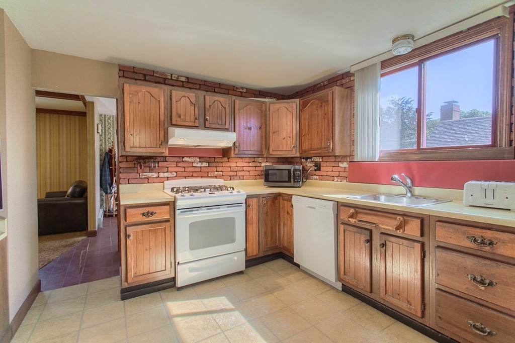 11 Coolidge Road Lynn, MA 01902 - Photo 21 of 30 Gallery Image 21