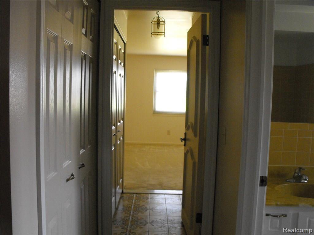 3600 Leason Road Sterling Heights, MI 48310 - Photo 16 of 60 Hallway to master.JPG