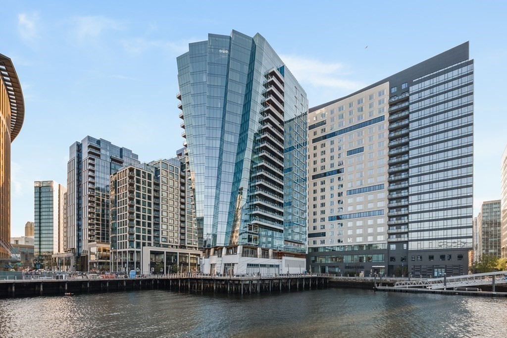 150 Seaport Boulevard, Unit 7D Boston, MA 02210 - Photo 11 of 21 a front view of a building with lake view