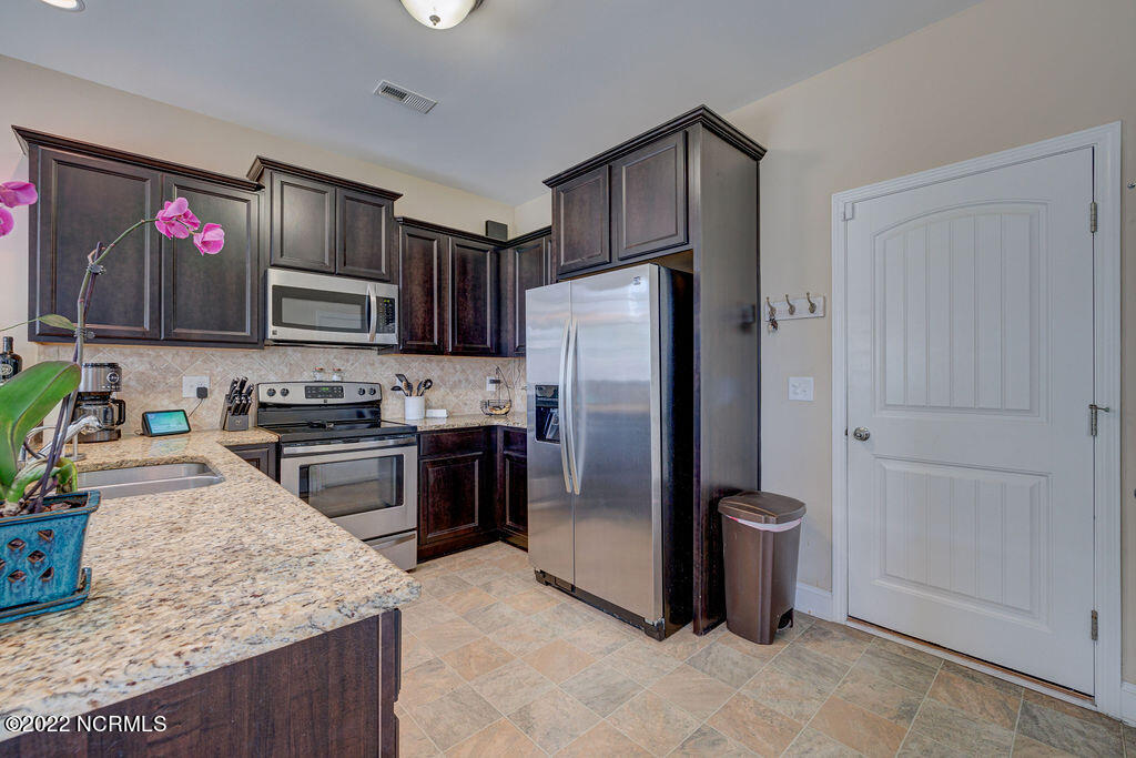 911 Heartwood Loop Road Leland, NC 28451 - Photo 11 of 36 911HeartwoodLoopEdit-20