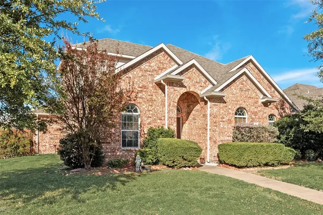 $349,999 | 301 Quail Run Road, Red Oak, TX 75154