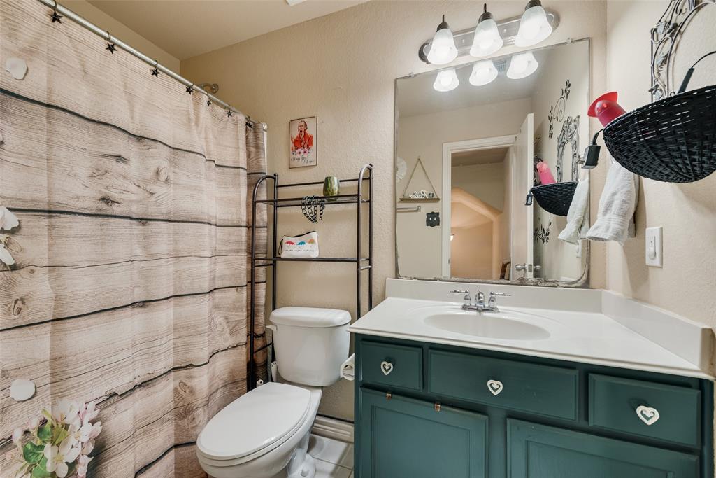 301 Quail Run Road Red Oak, TX 75154 - Photo 19 of 22 2nd Story bathroom