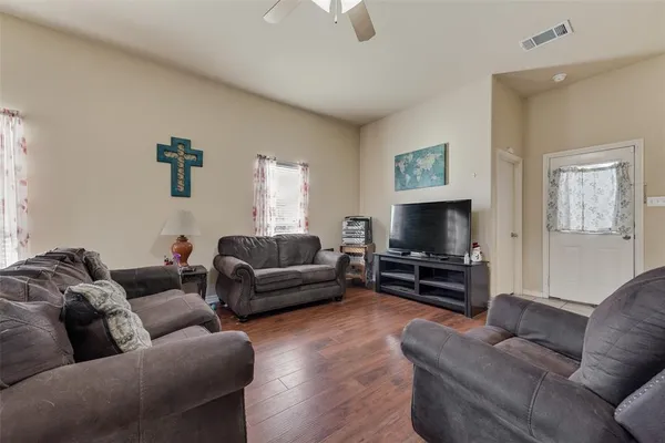 $340,000 | 301 Quail Run Road, Red Oak, TX 75154