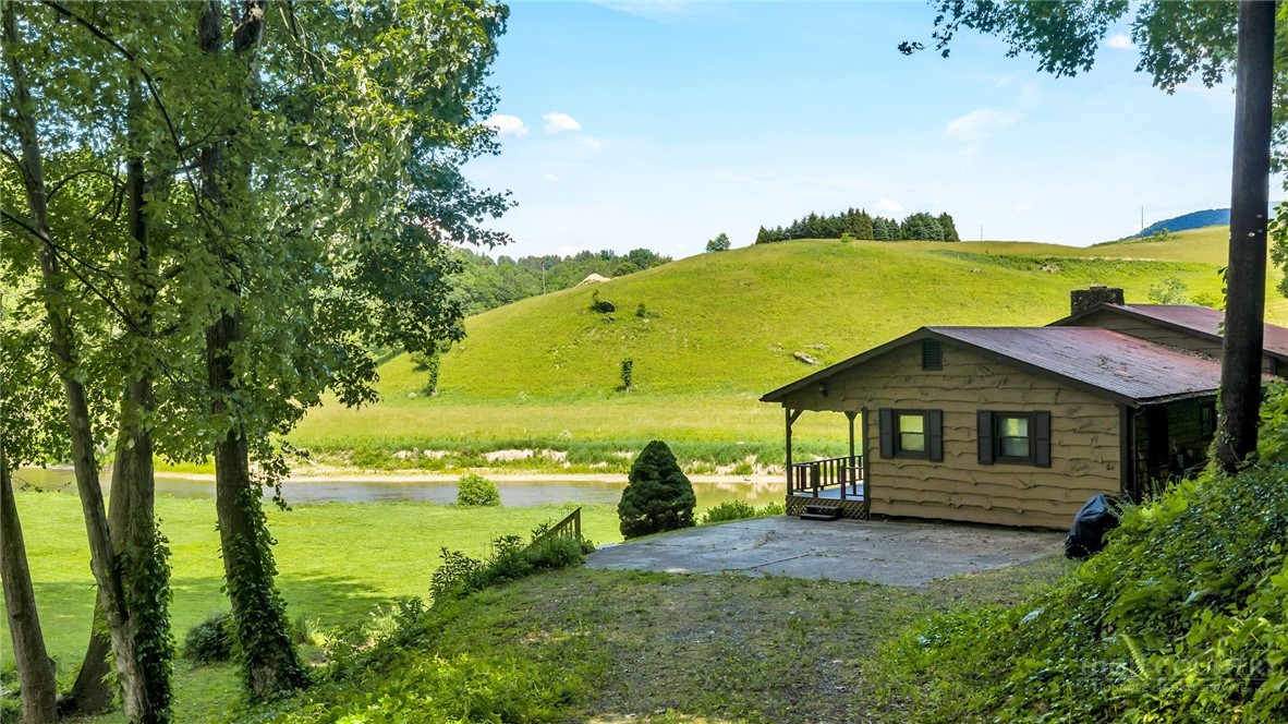 380 West Deep Ford Road Lansing, NC 28643 - Photo 2 of 41