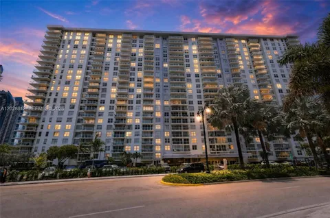 $429,000 | 230 174th Street, Unit 902, Sunny Isles Beach, FL 33160