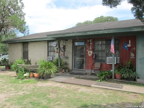 $89,000 | 807 West Inez Street, Beeville, TX 78102