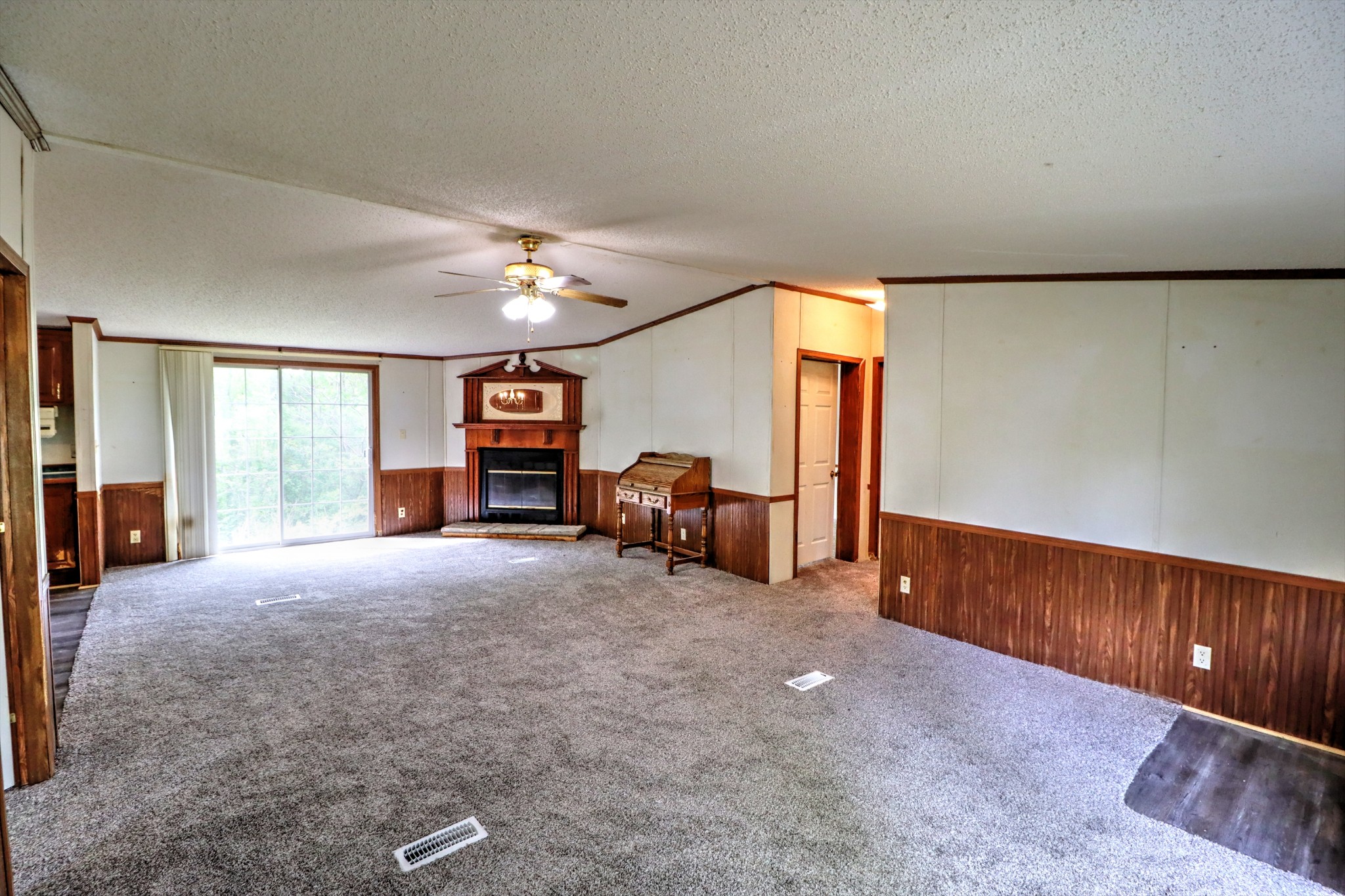5090 Old Marion Road Cunningham, TN 37052 - Photo 6 of 21 a big room with windows and closet