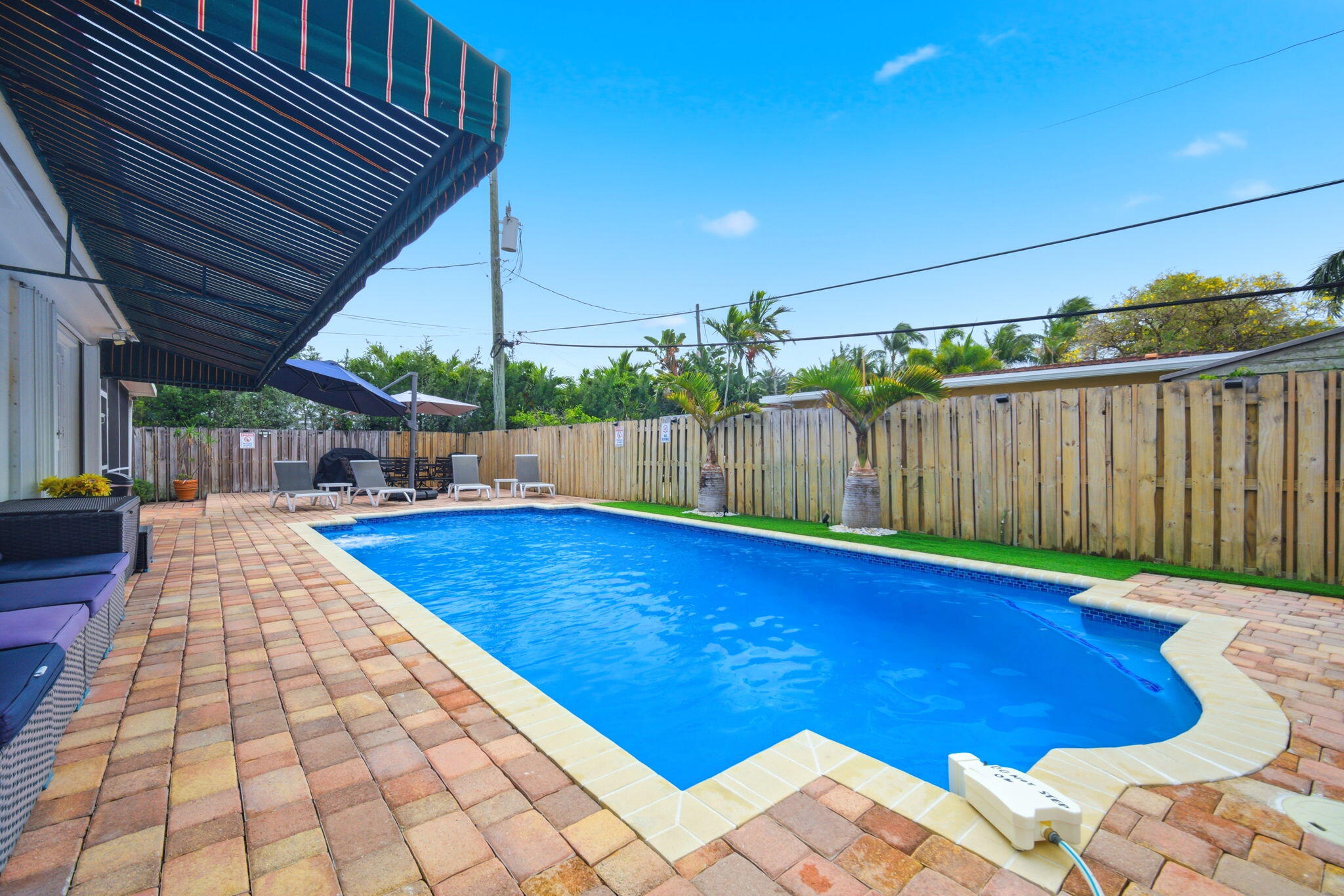 2740 Southeast 7th Street Pompano Beach, FL 33062 - Photo 29 of 34 a view of a backyard