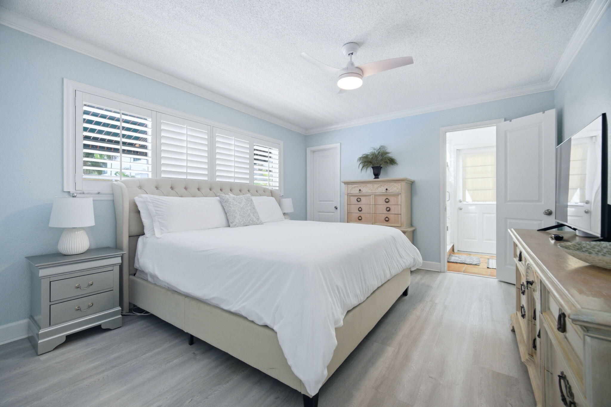 2740 Southeast 7th Street Pompano Beach, FL 33062 - Photo 4 of 34 a bedroom with a bed and a dresser