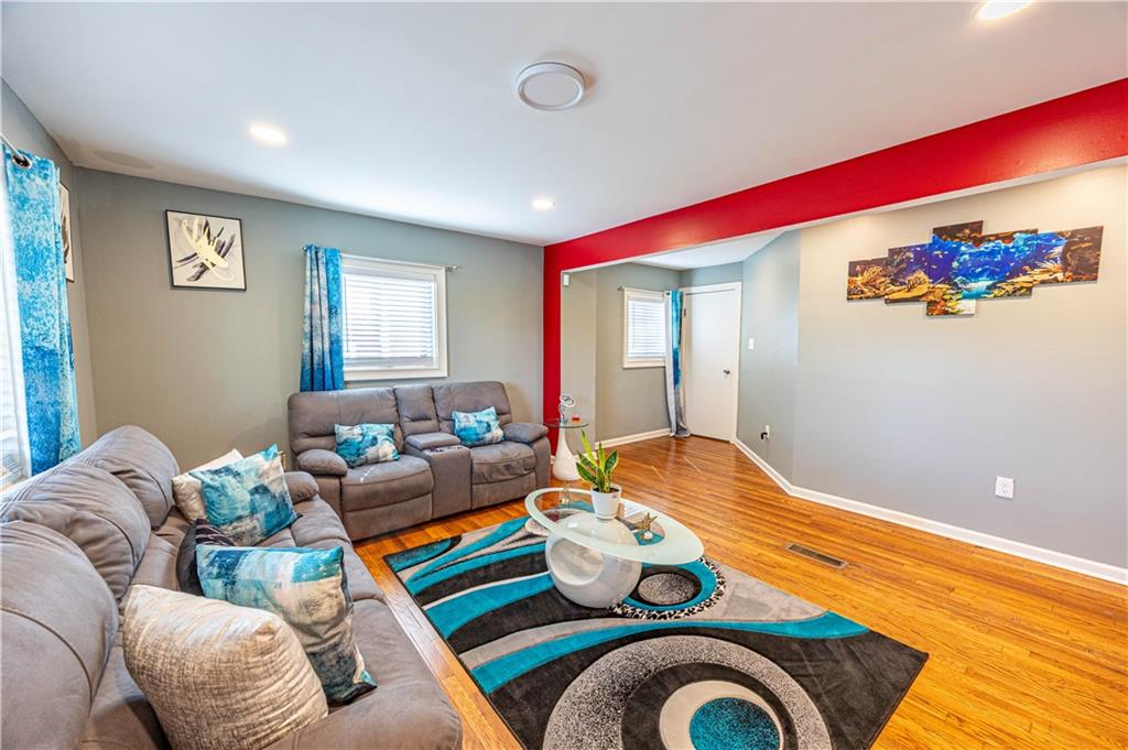 414 Hochberg Road Pittsburgh, PA 15235 - Photo 4 of 26