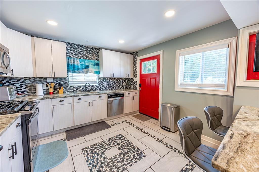 414 Hochberg Road Pittsburgh, PA 15235 - Photo 8 of 26