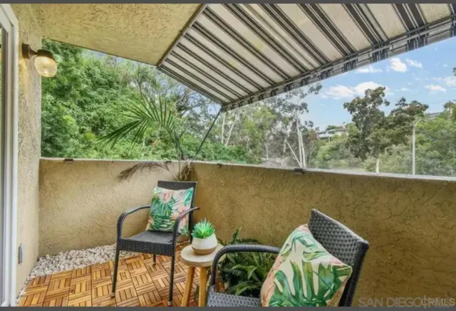 a couple of chairs that are sitting in a backyard