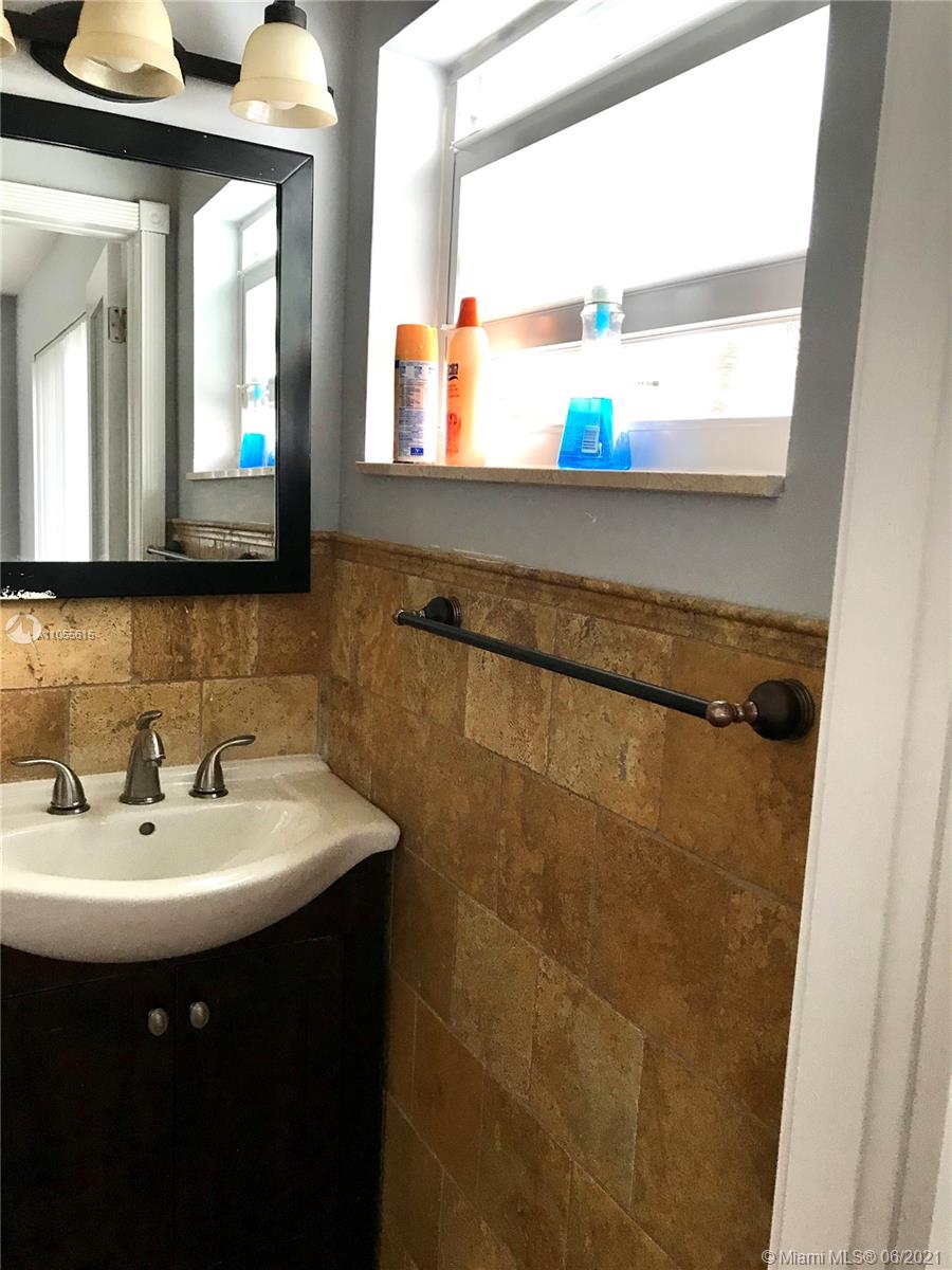 719 North 31st Road Hollywood, FL 33021 - Photo 14 of 29 Gallery Image 14
