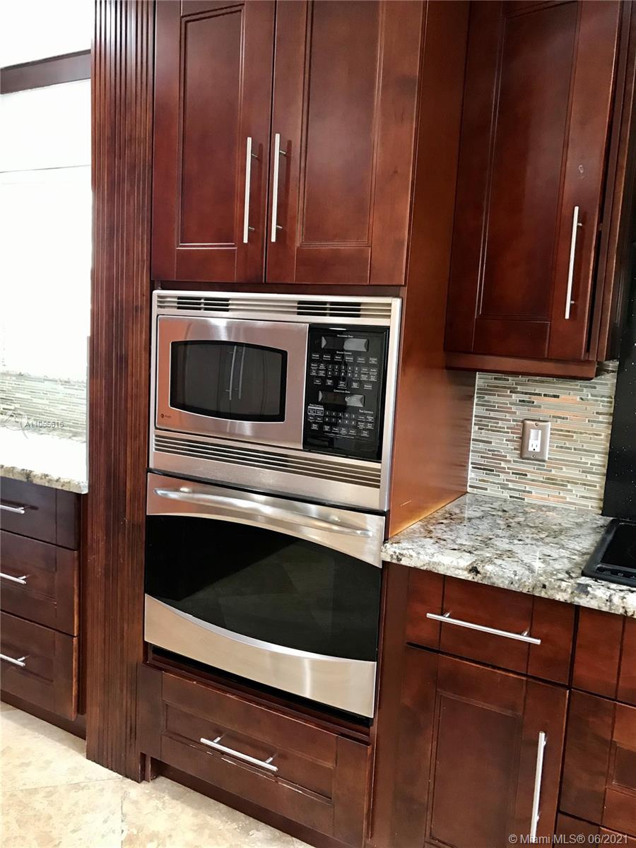 719 North 31st Road Hollywood, FL 33021 - Photo 8 of 29 Gallery Image 8