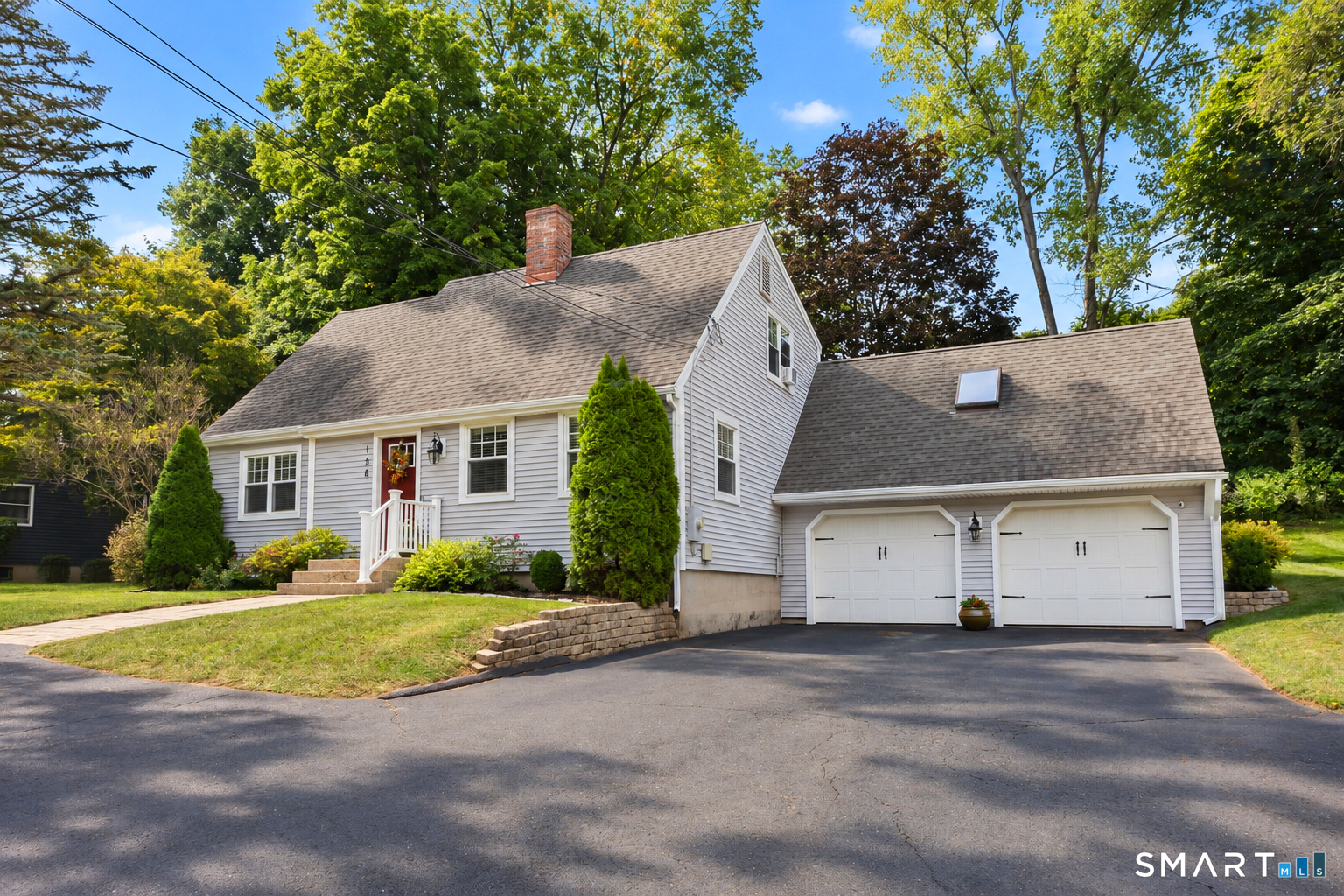 138 Tariffville Road Simsbury, CT 06081 - Photo 3 of 37 Curb appeal at its best -- fall in love from first look!