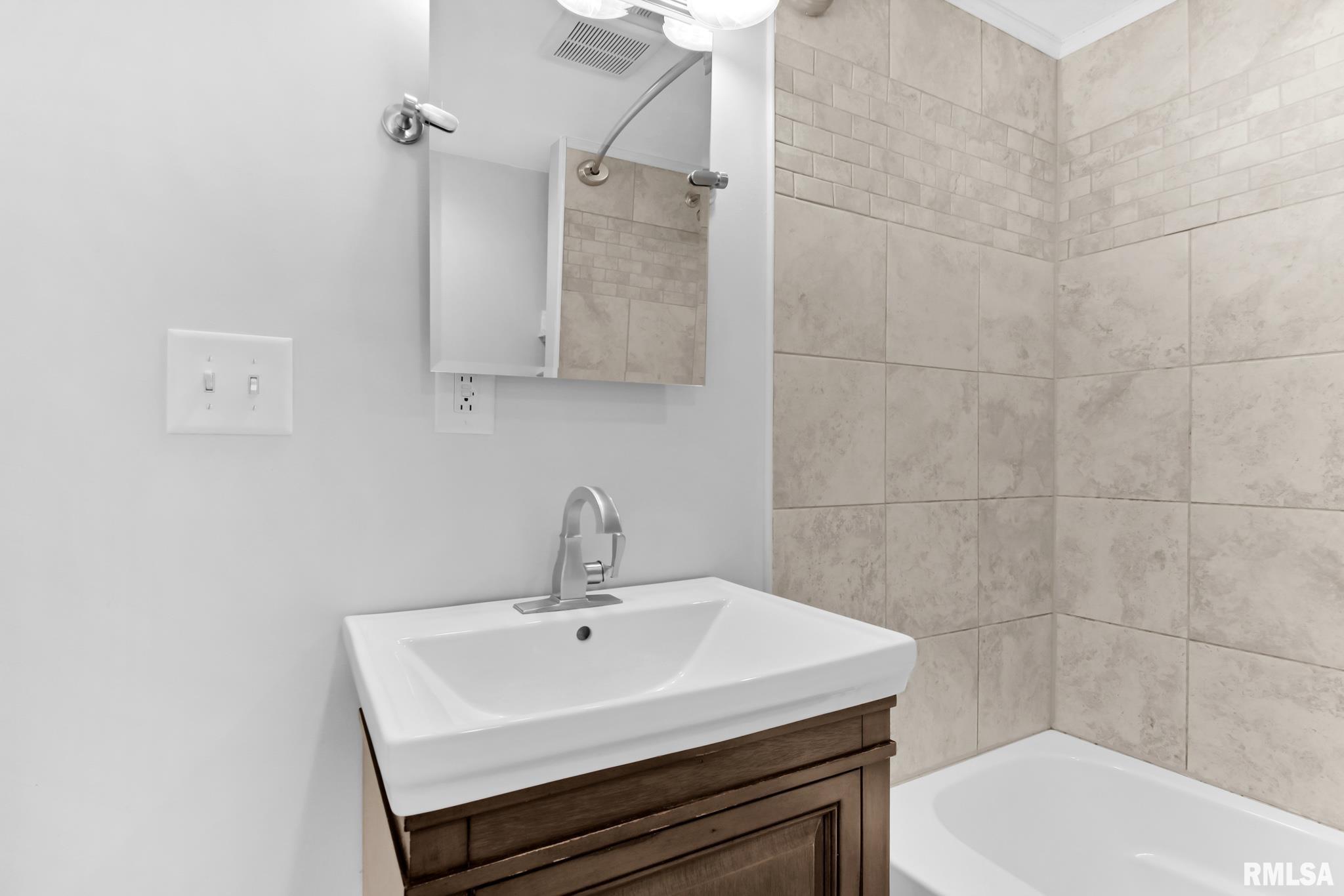 113 Sherwood Park Road Washington, IL 61571 - Photo 25 of 36 Gallery Image 25