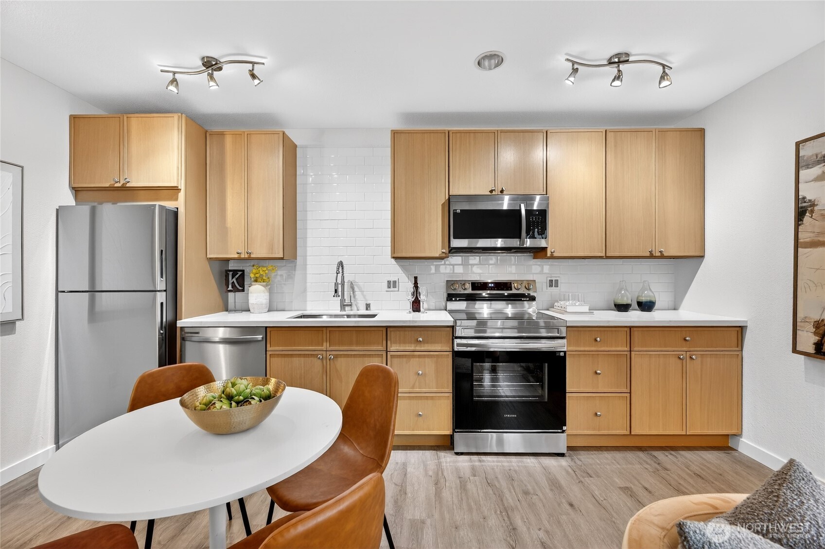 6547 42nd Avenue Southwest, Unit 303 Seattle, WA 98136 - Photo 10 of 33