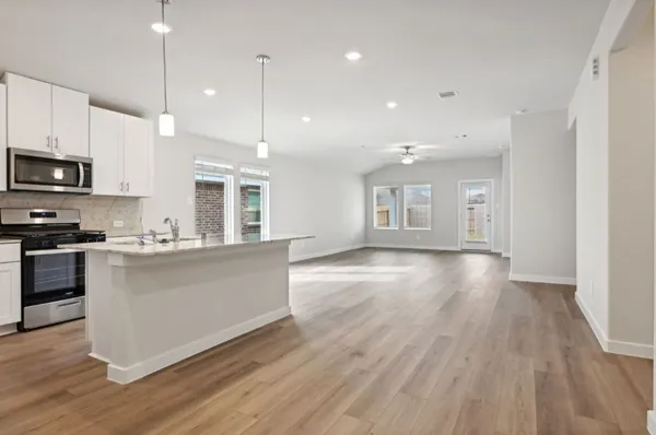 $2,100 | 1410 Waggoner Rnch Trail, Conroe, TX 77301