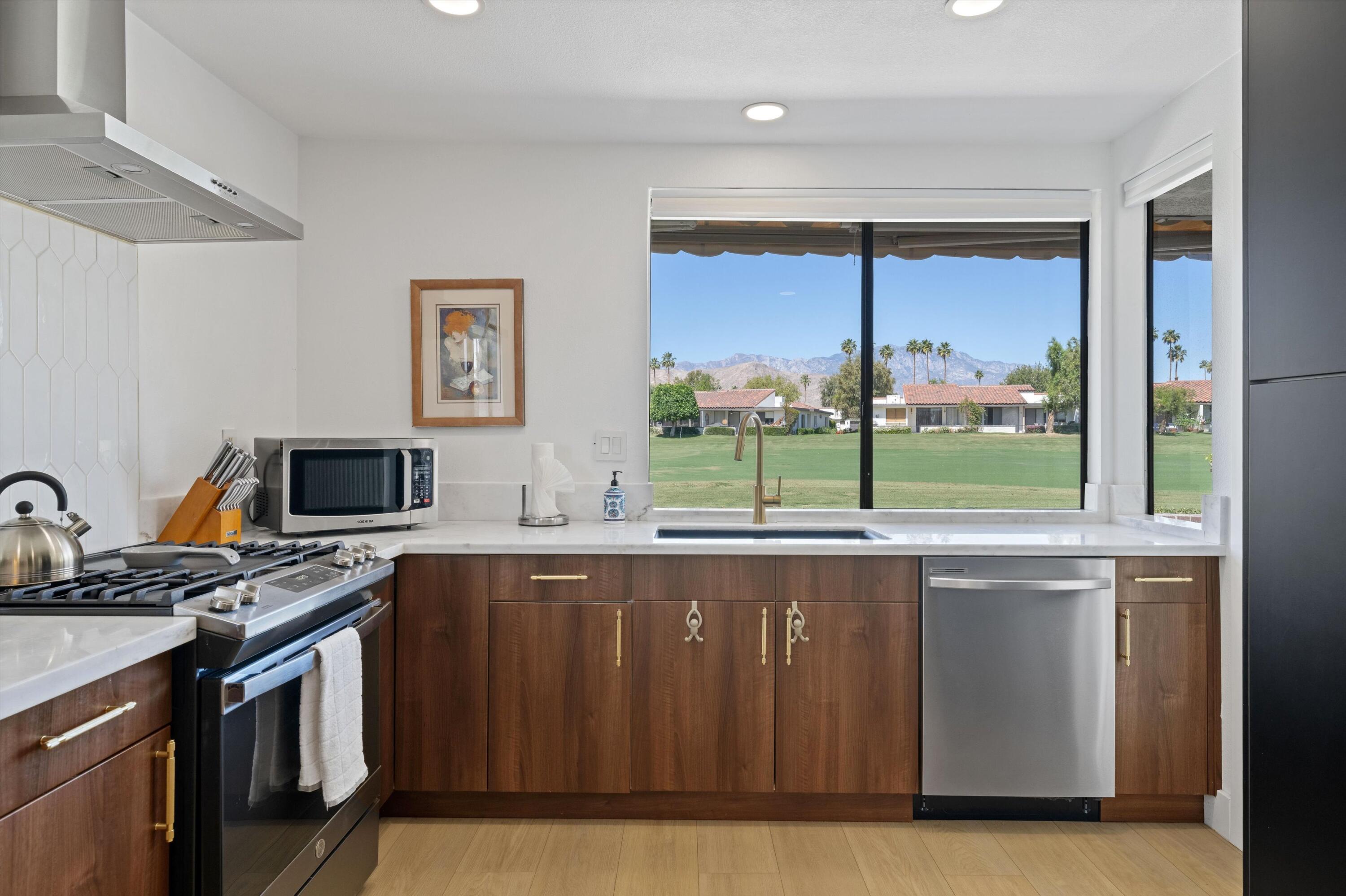 25 Juan Carlos Street Rancho Mirage, CA 92270 - Photo 14 of 45 Kitchen
