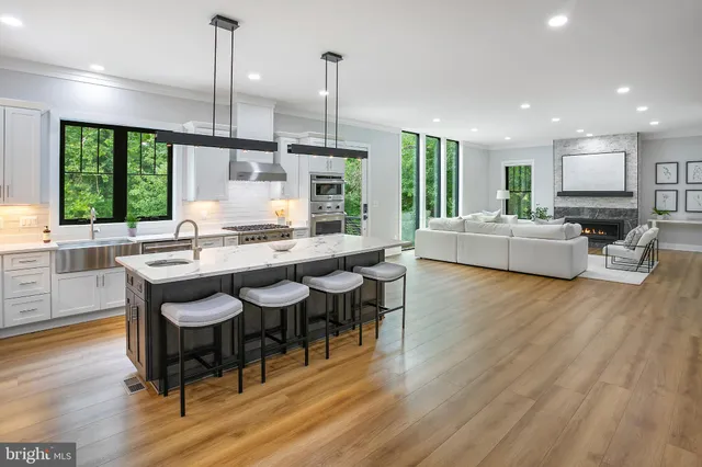 $2,400,000 | 116 Fardale Street Southeast, Vienna, VA 22180